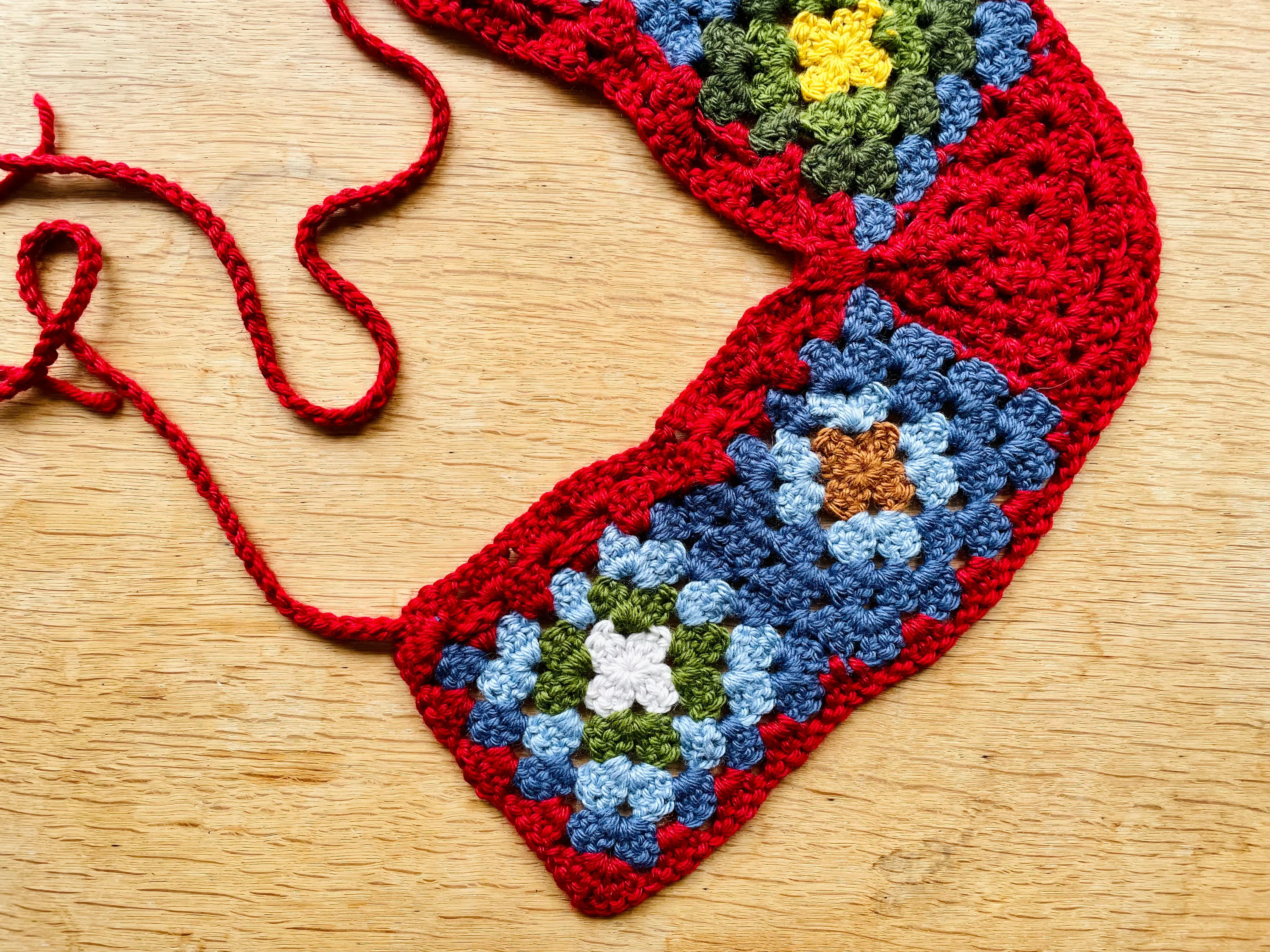 EARLYMADE Hand-knitted Granny Squares Collar — MULTI / HEART RED — UNIQUE — LAST PIECE