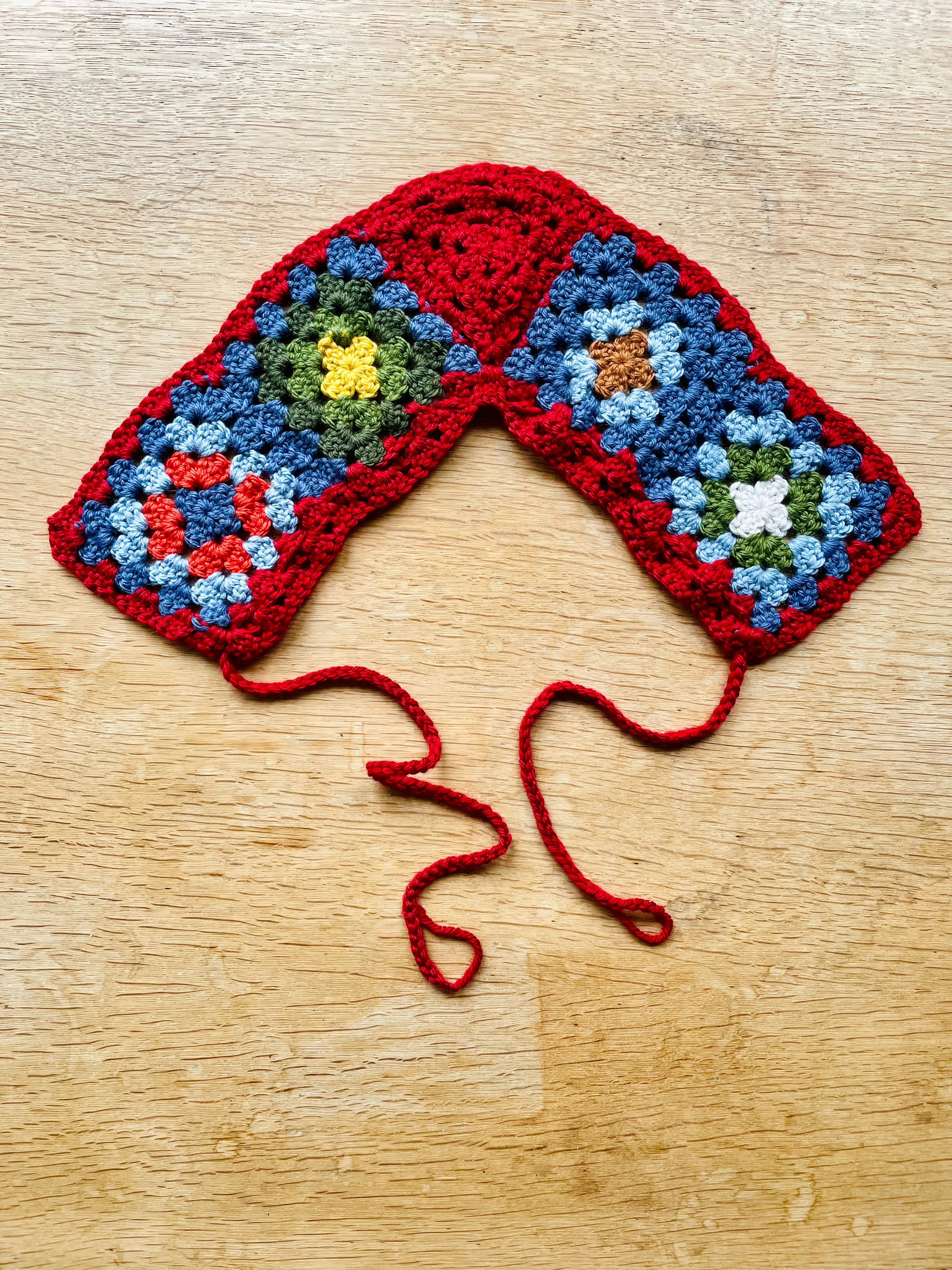 EARLYMADE Hand-knitted Granny Squares Collar — MULTI / HEART RED — UNIQUE — LAST PIECE