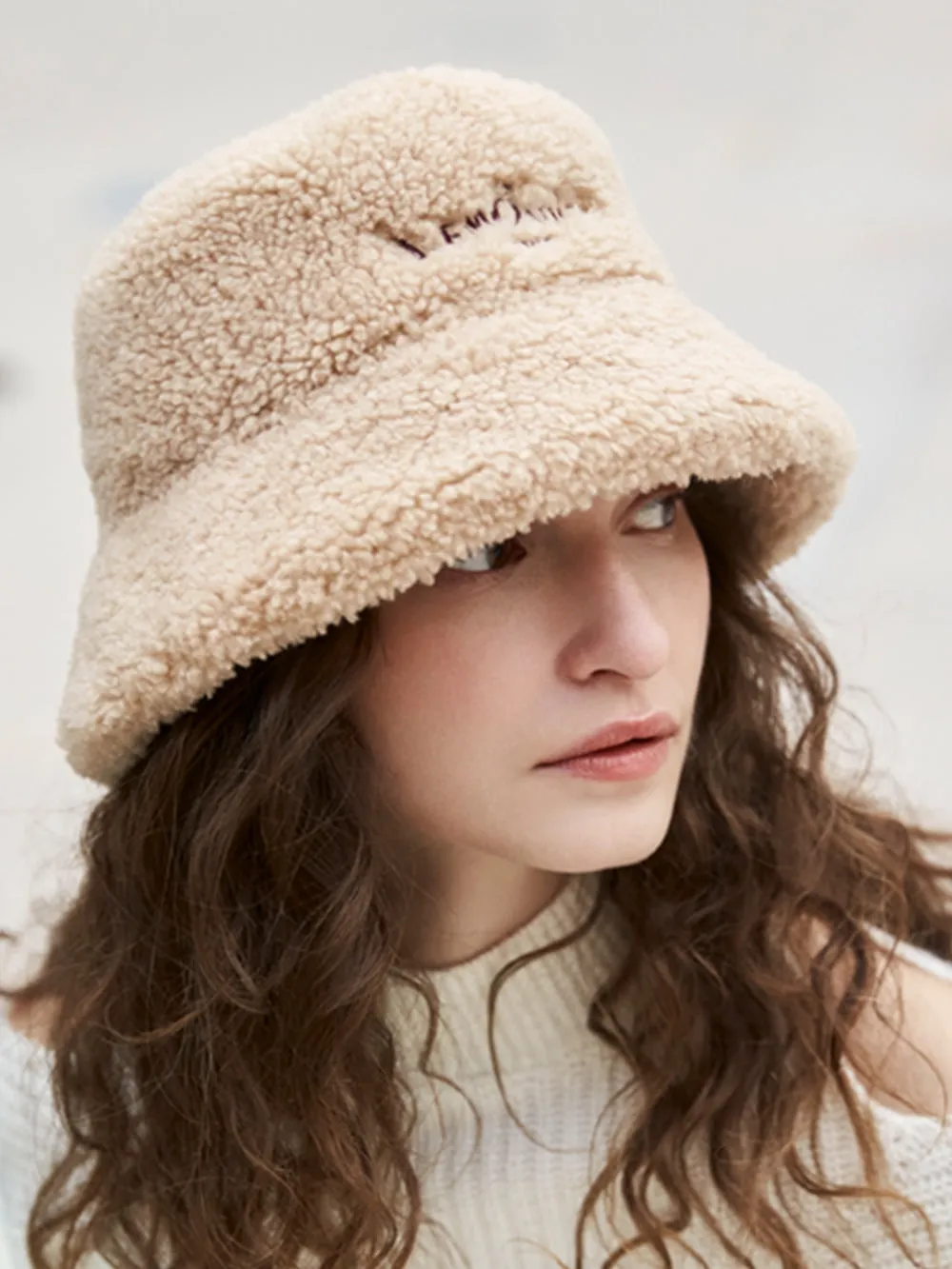 FAUX FUR BUCKET HAT WITH LEMÖNPLET LOGO