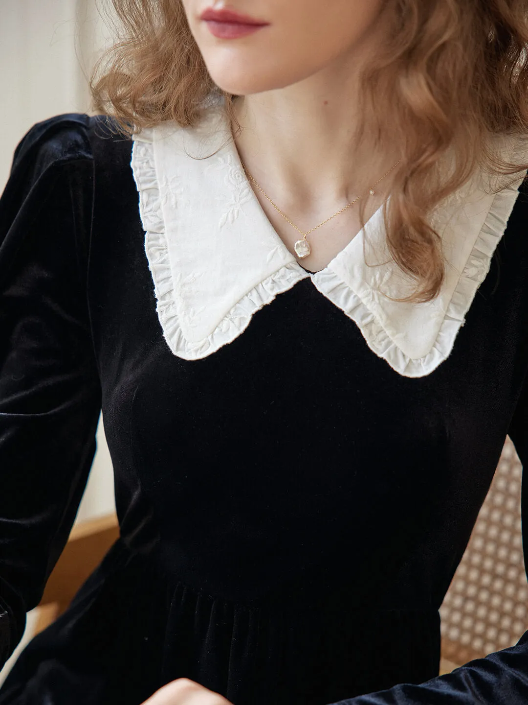 【Final Sale】Kiara Doll Collar Black Velvet Dress