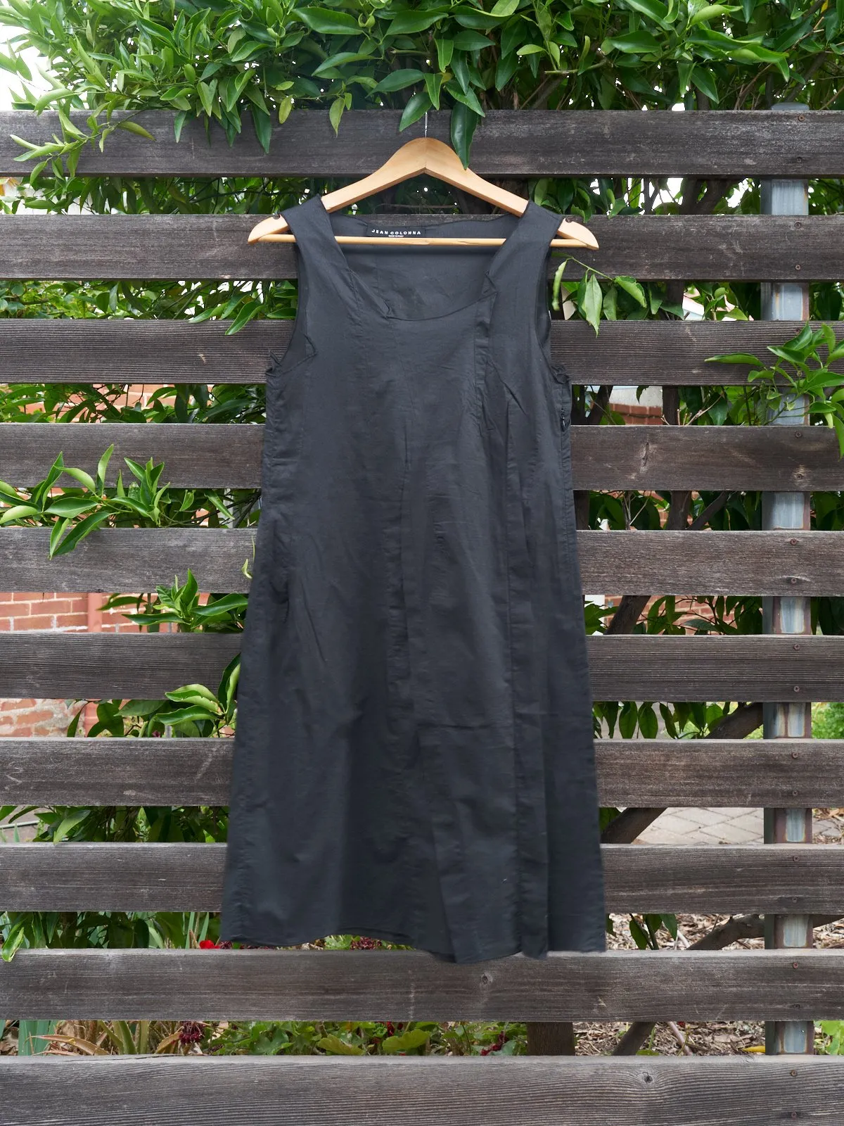 Jean Colonna 1990s black cotton exterior dart sleeveless dress - womens 38 36